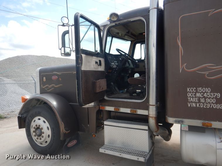 image for item FA9303 1989 Peterbilt 379 semi truck