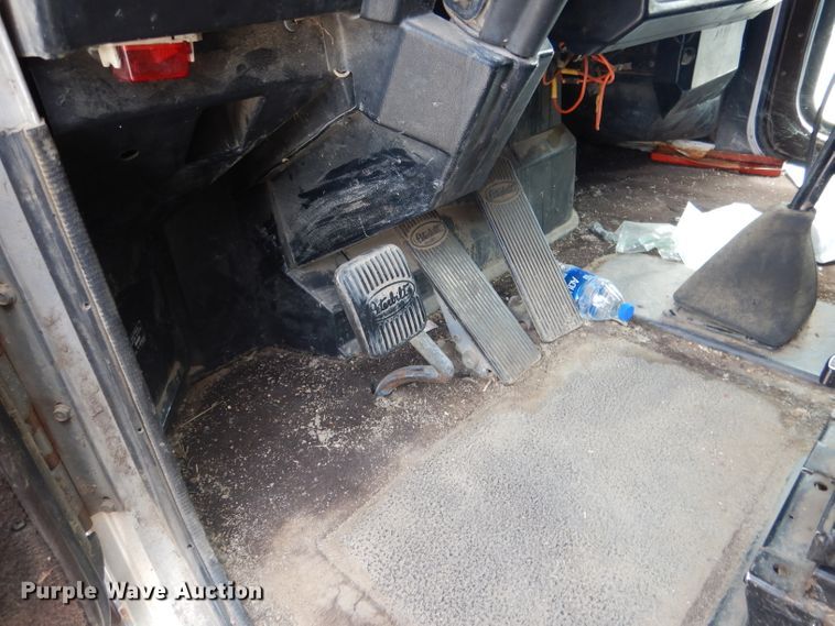 image for item FA9303 1989 Peterbilt 379 semi truck