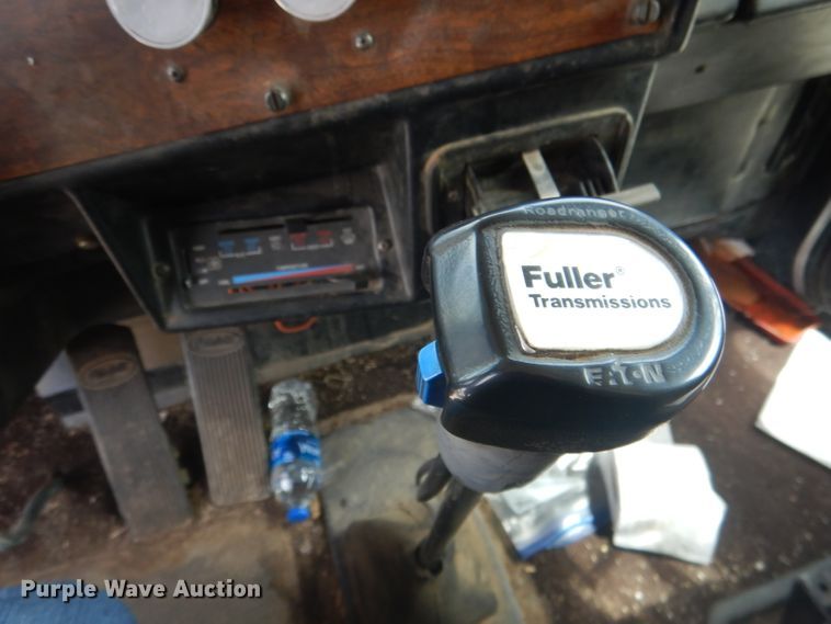 image for item FA9303 1989 Peterbilt 379 semi truck