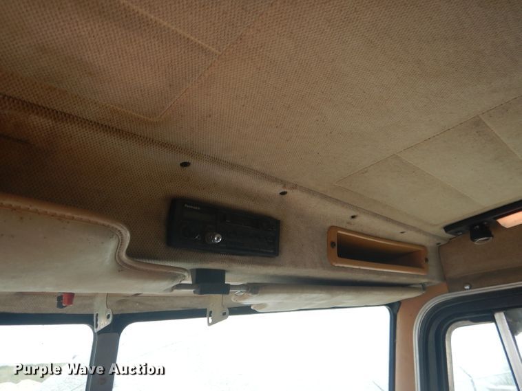 image for item FA9303 1989 Peterbilt 379 semi truck