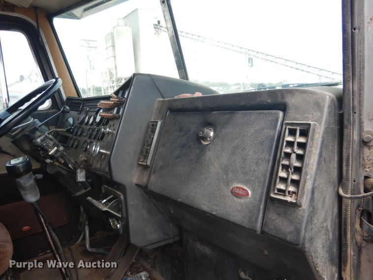 image for item FA9303 1989 Peterbilt 379 semi truck