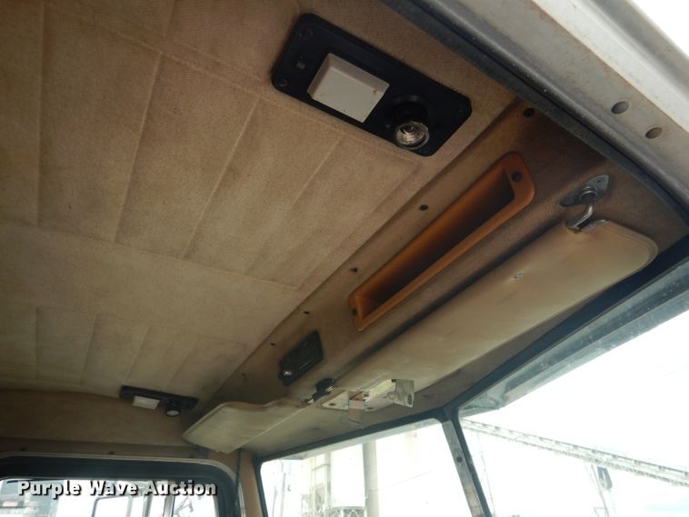 image for item FA9303 1989 Peterbilt 379 semi truck