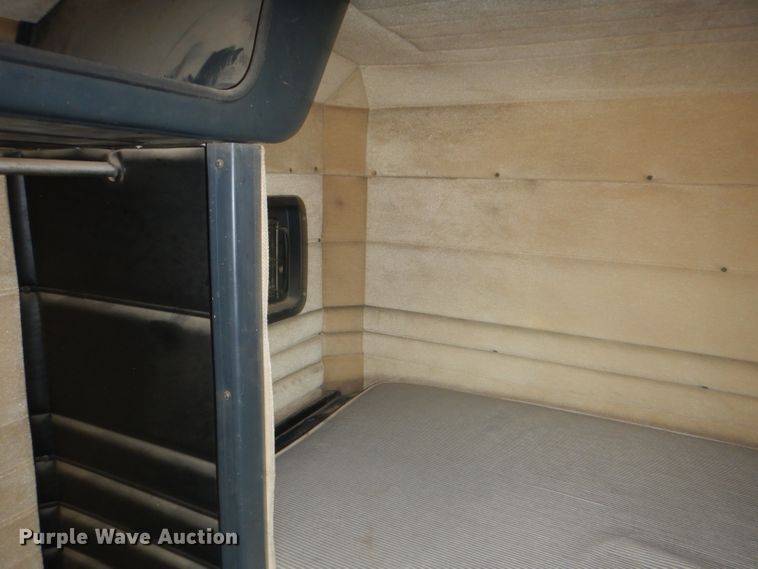 image for item FA9303 1989 Peterbilt 379 semi truck