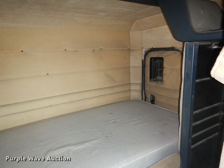 image for item FA9303 1989 Peterbilt 379 semi truck