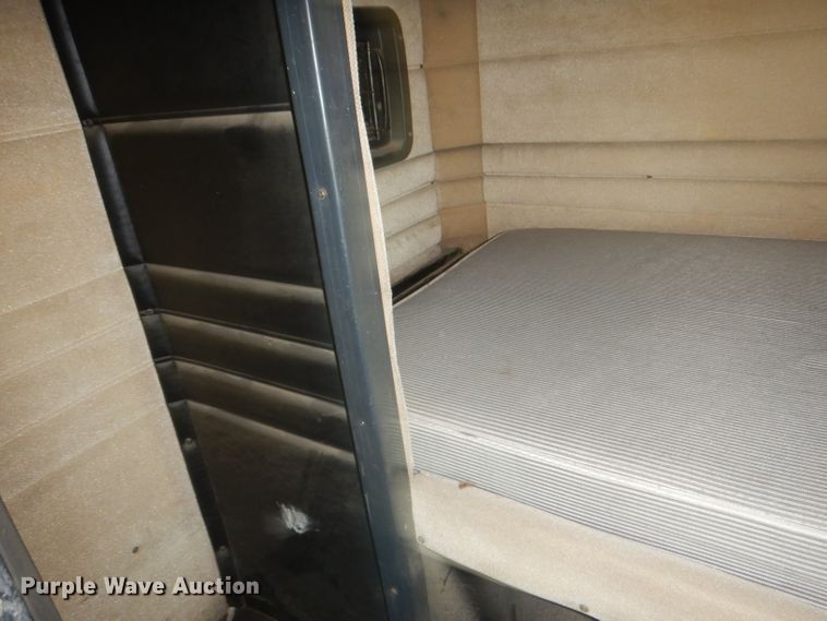 image for item FA9303 1989 Peterbilt 379 semi truck