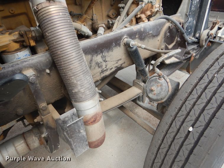 image for item FA9303 1989 Peterbilt 379 semi truck