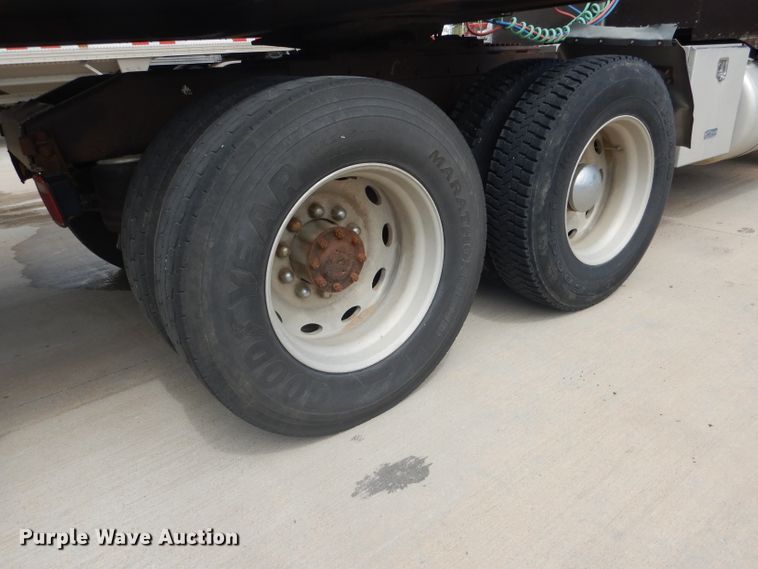 image for item FA9303 1989 Peterbilt 379 semi truck