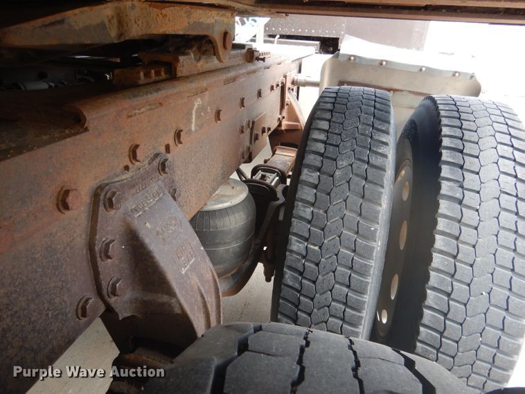 image for item FA9303 1989 Peterbilt 379 semi truck