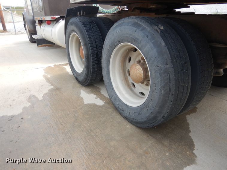 image for item FA9303 1989 Peterbilt 379 semi truck