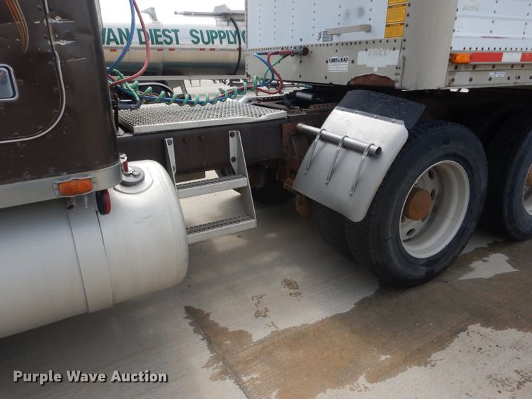 image for item FA9303 1989 Peterbilt 379 semi truck