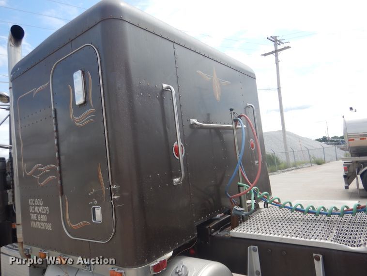 image for item FA9303 1989 Peterbilt 379 semi truck