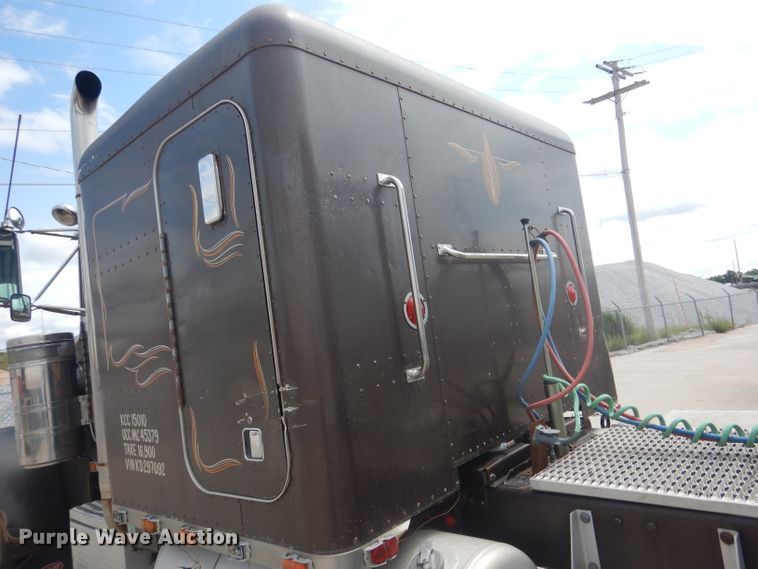 image for item FA9303 1989 Peterbilt 379 semi truck