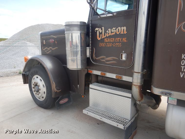image for item FA9303 1989 Peterbilt 379 semi truck