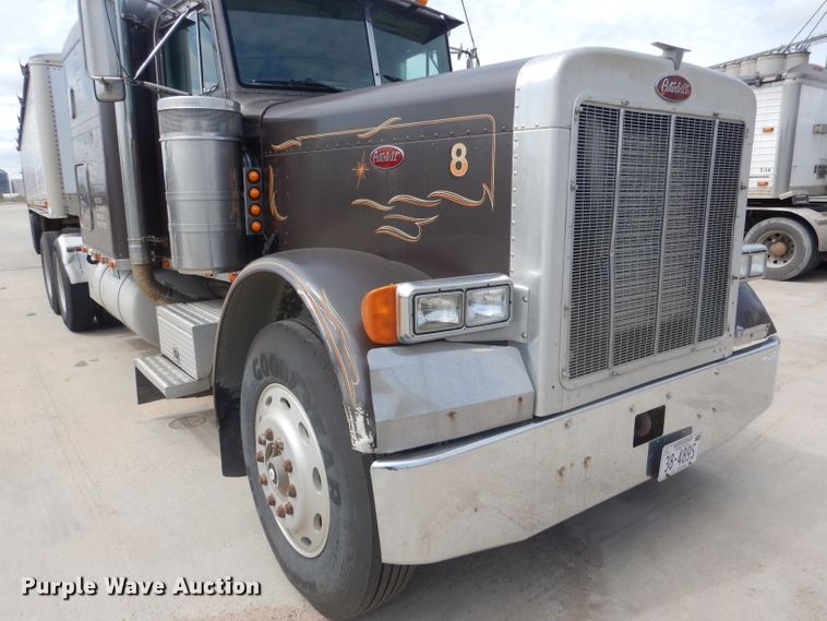 image for item FA9303 1989 Peterbilt 379 semi truck