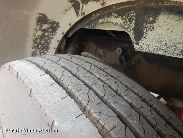 image for item FA9303 1989 Peterbilt 379 semi truck