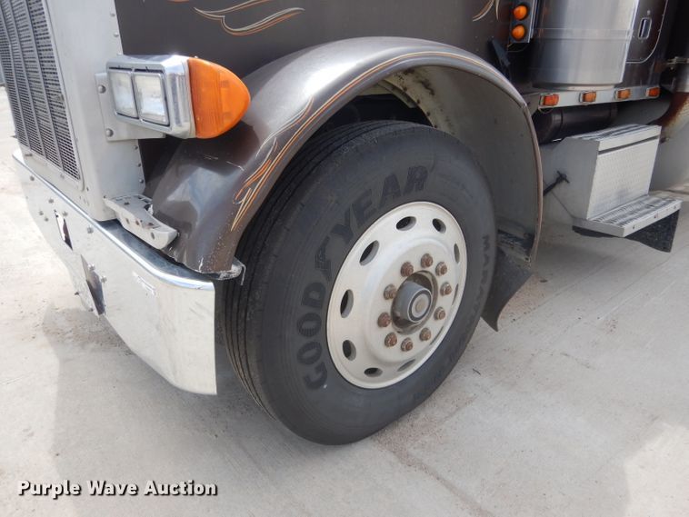 image for item FA9303 1989 Peterbilt 379 semi truck