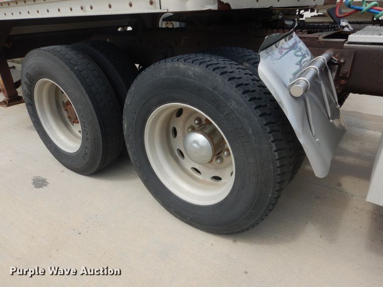 image for item FA9303 1989 Peterbilt 379 semi truck