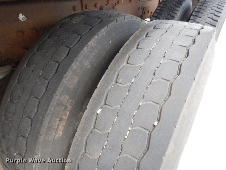 image for item FA9303 1989 Peterbilt 379 semi truck