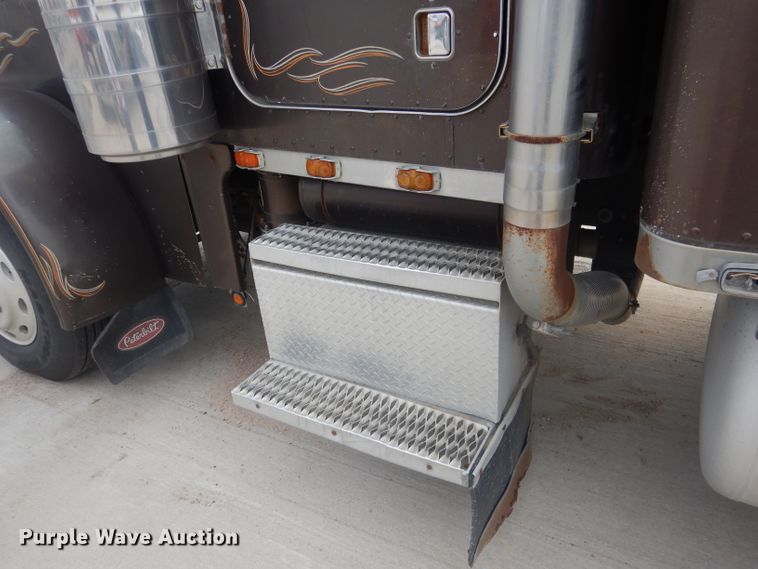image for item FA9303 1989 Peterbilt 379 semi truck