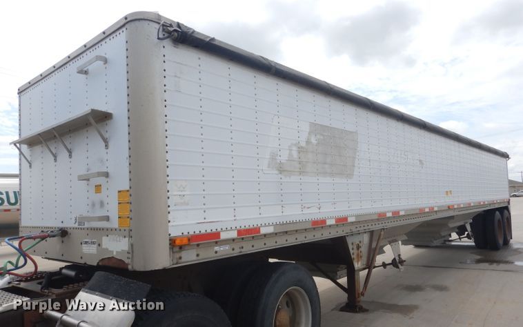 image for item FA9304 1988 Wilson DWH-200 double hopper bottom grain trailer