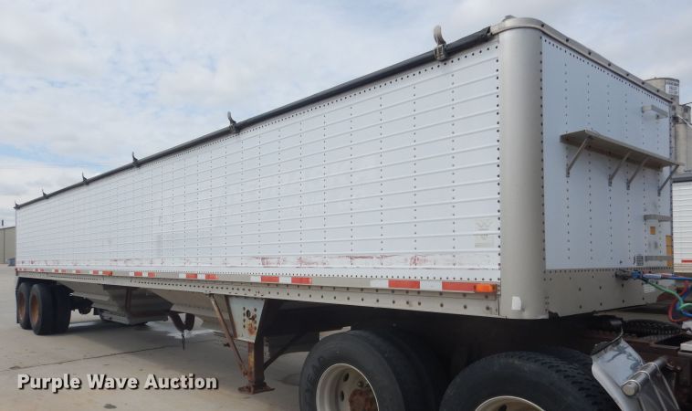 image for item FA9304 1988 Wilson DWH-200 double hopper bottom grain trailer