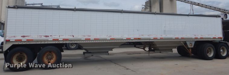 image for item FA9304 1988 Wilson DWH-200 double hopper bottom grain trailer