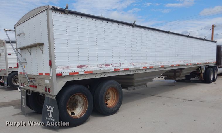 image for item FA9304 1988 Wilson DWH-200 double hopper bottom grain trailer