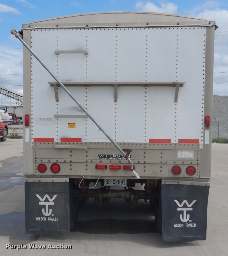 image for item FA9304 1988 Wilson DWH-200 double hopper bottom grain trailer