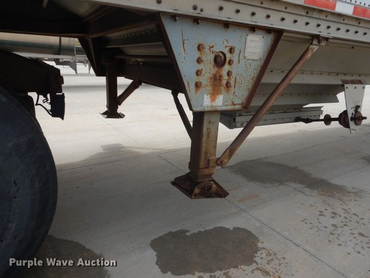 image for item FA9304 1988 Wilson DWH-200 double hopper bottom grain trailer