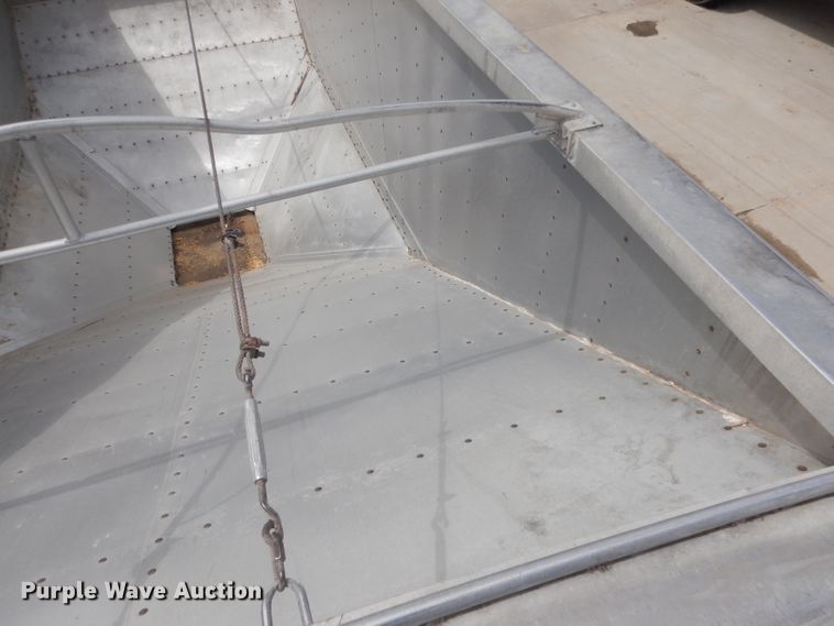 image for item FA9304 1988 Wilson DWH-200 double hopper bottom grain trailer