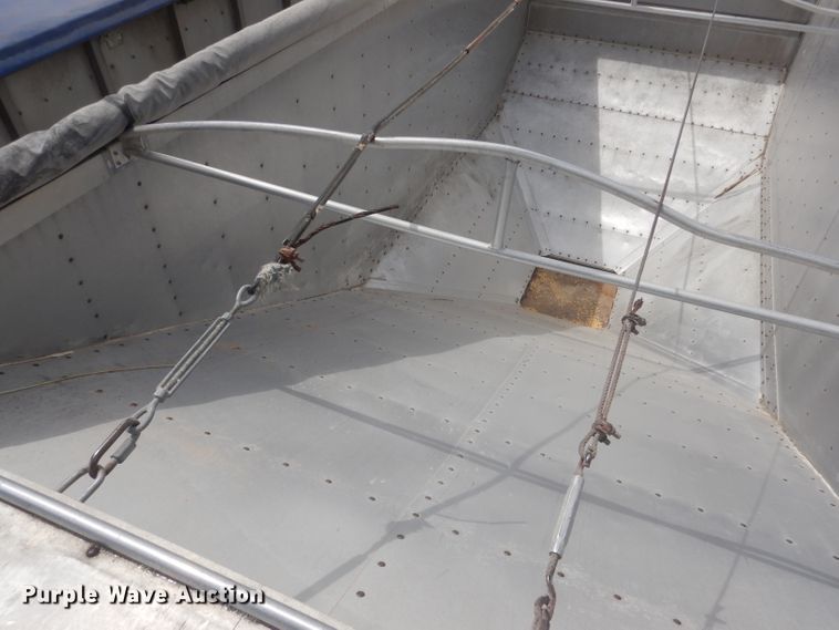 image for item FA9304 1988 Wilson DWH-200 double hopper bottom grain trailer