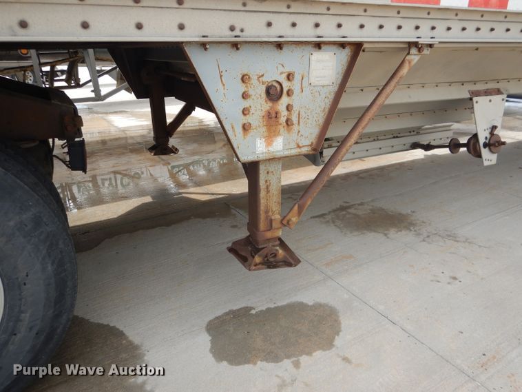 image for item FA9304 1988 Wilson DWH-200 double hopper bottom grain trailer