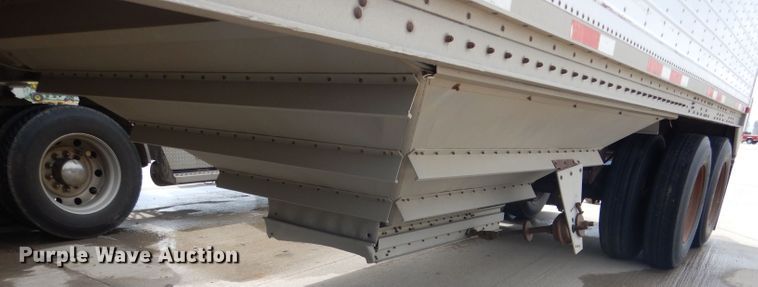 image for item FA9304 1988 Wilson DWH-200 double hopper bottom grain trailer