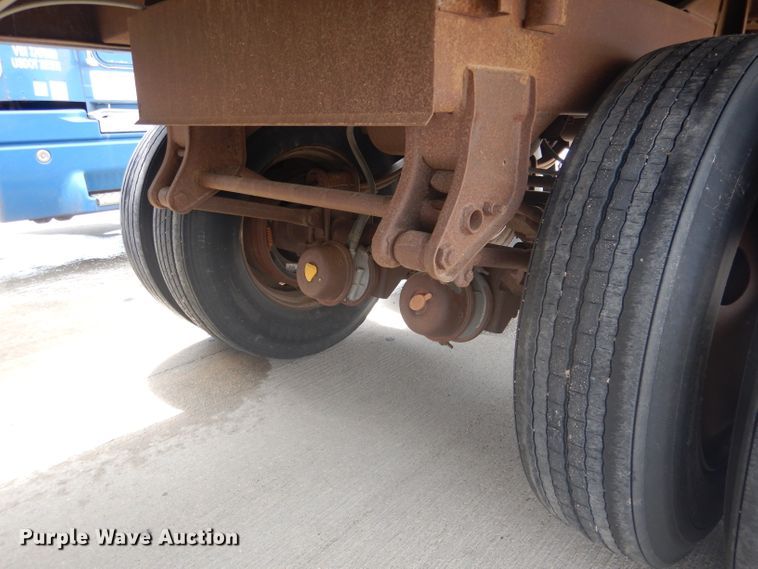 image for item FA9304 1988 Wilson DWH-200 double hopper bottom grain trailer