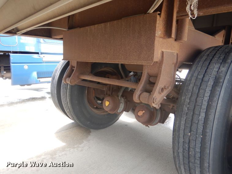 image for item FA9304 1988 Wilson DWH-200 double hopper bottom grain trailer