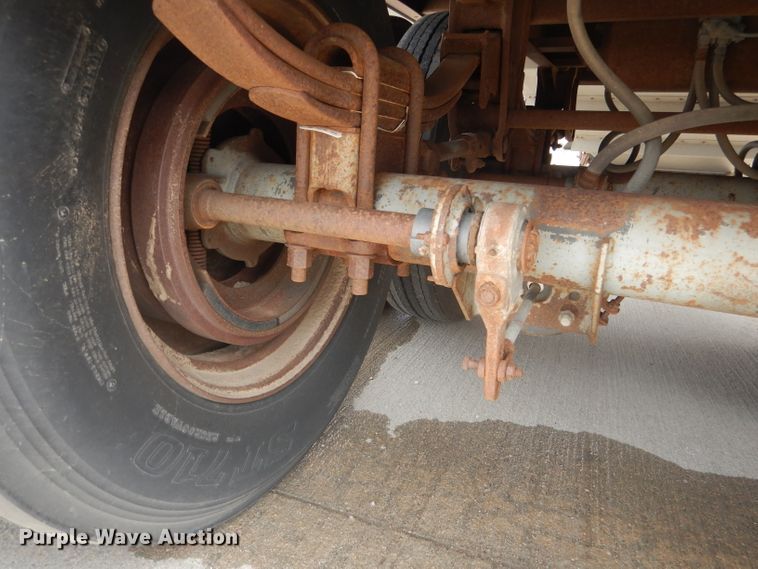 image for item FA9304 1988 Wilson DWH-200 double hopper bottom grain trailer