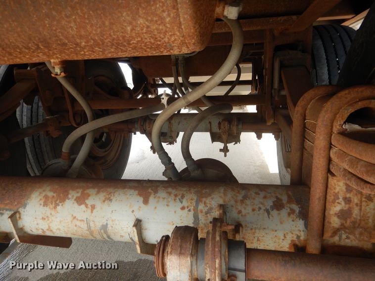 image for item FA9304 1988 Wilson DWH-200 double hopper bottom grain trailer