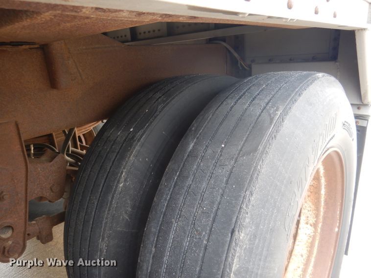 image for item FA9304 1988 Wilson DWH-200 double hopper bottom grain trailer