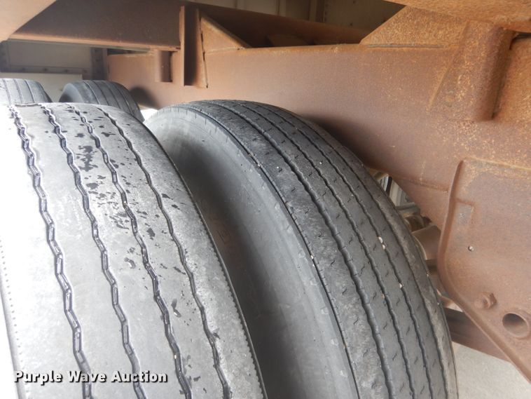 image for item FA9304 1988 Wilson DWH-200 double hopper bottom grain trailer