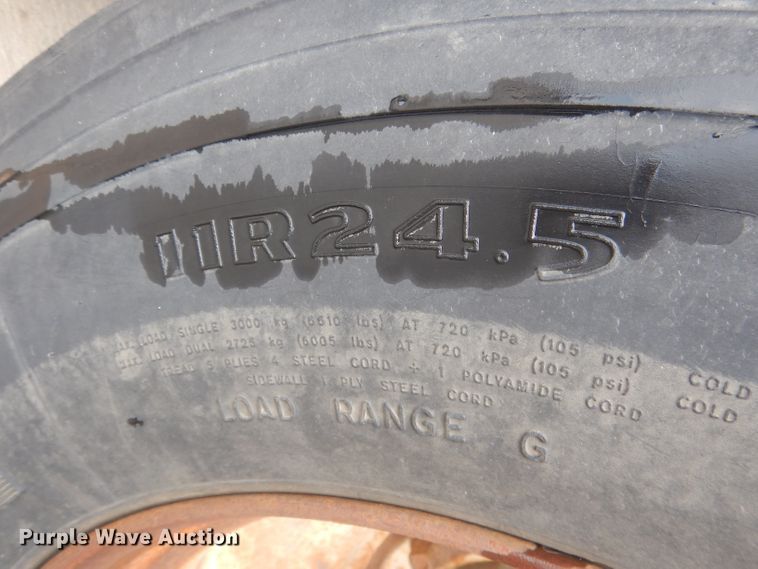 image for item FA9304 1988 Wilson DWH-200 double hopper bottom grain trailer