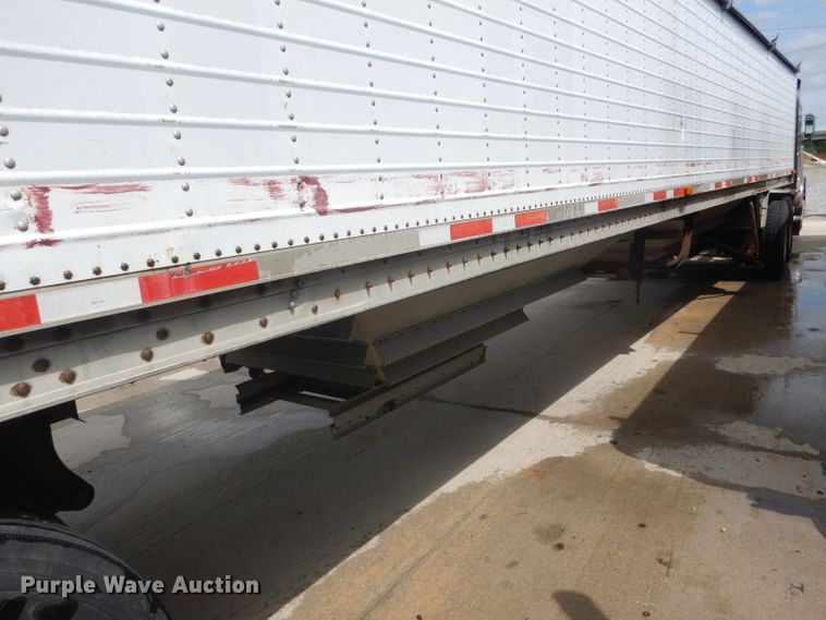 image for item FA9304 1988 Wilson DWH-200 double hopper bottom grain trailer