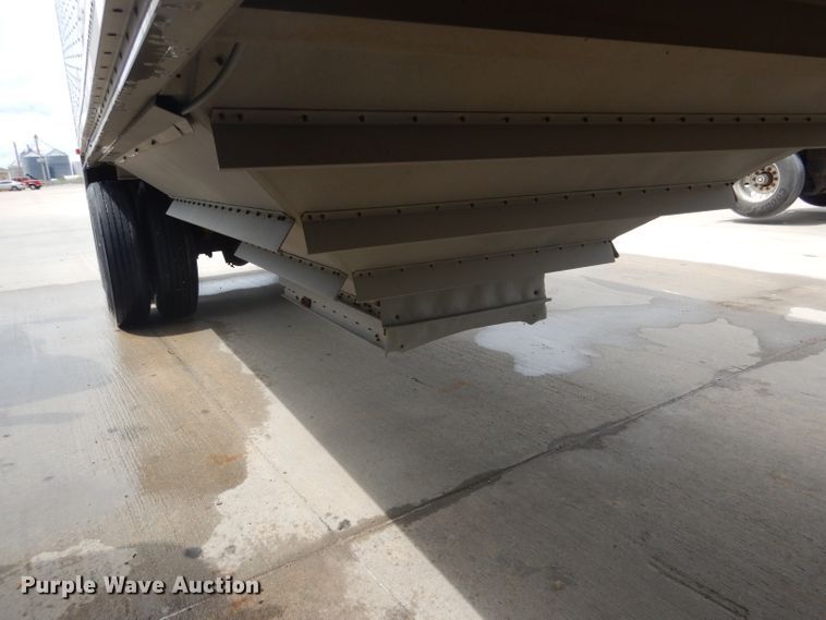 image for item FA9304 1988 Wilson DWH-200 double hopper bottom grain trailer
