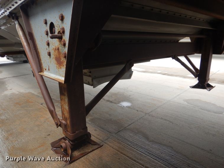 image for item FA9304 1988 Wilson DWH-200 double hopper bottom grain trailer