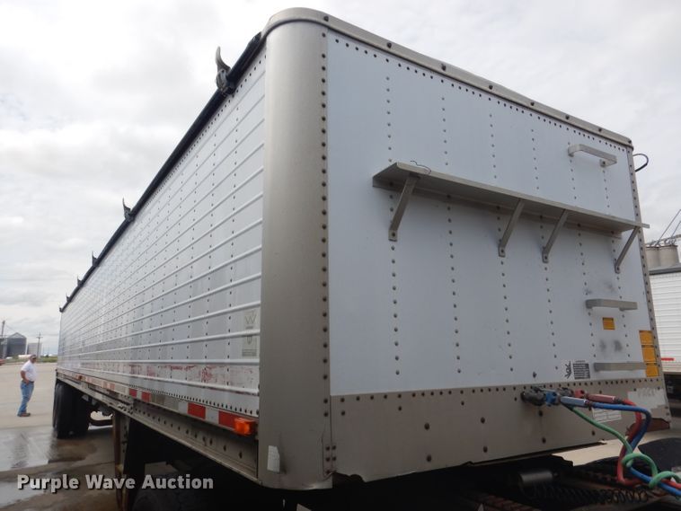 image for item FA9304 1988 Wilson DWH-200 double hopper bottom grain trailer