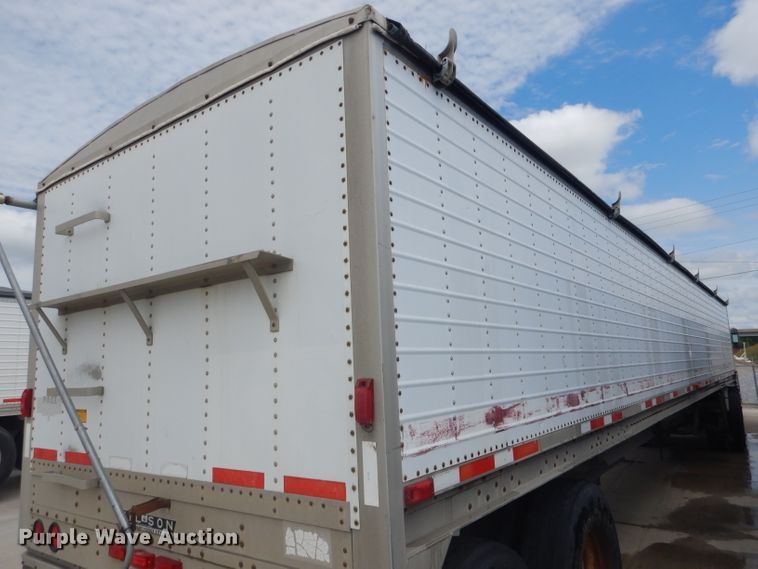 image for item FA9304 1988 Wilson DWH-200 double hopper bottom grain trailer