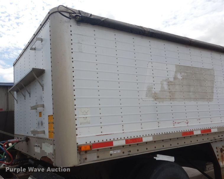 image for item FA9304 1988 Wilson DWH-200 double hopper bottom grain trailer