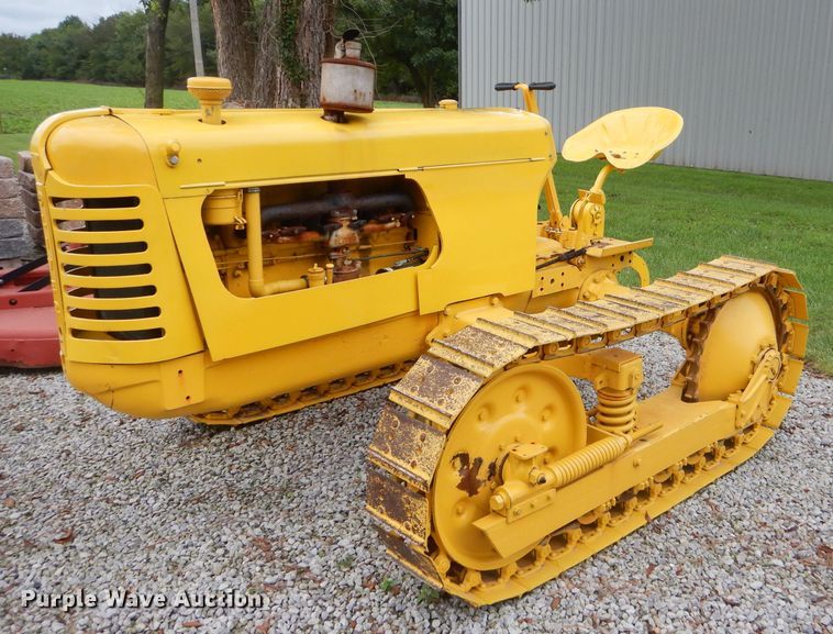 image for item FC9870 Oliver crawler tractor