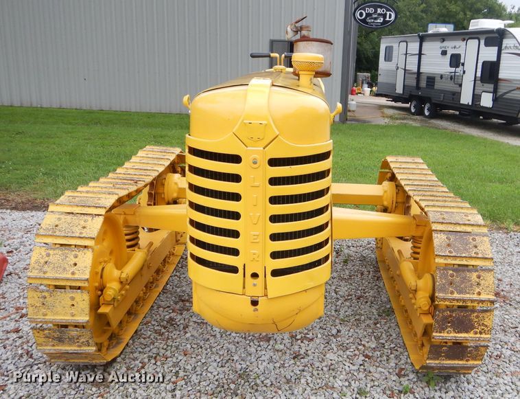 image for item FC9870 Oliver crawler tractor