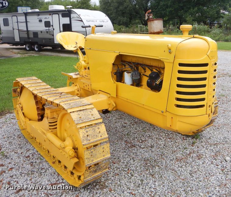 image for item FC9870 Oliver crawler tractor