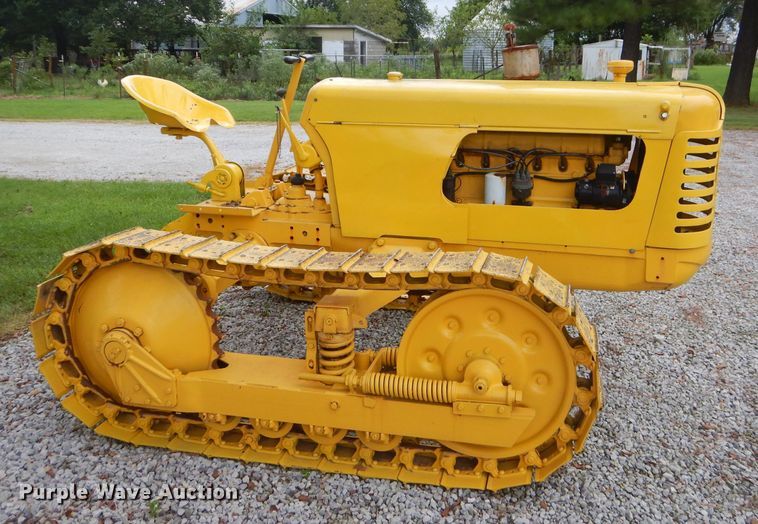 image for item FC9870 Oliver crawler tractor